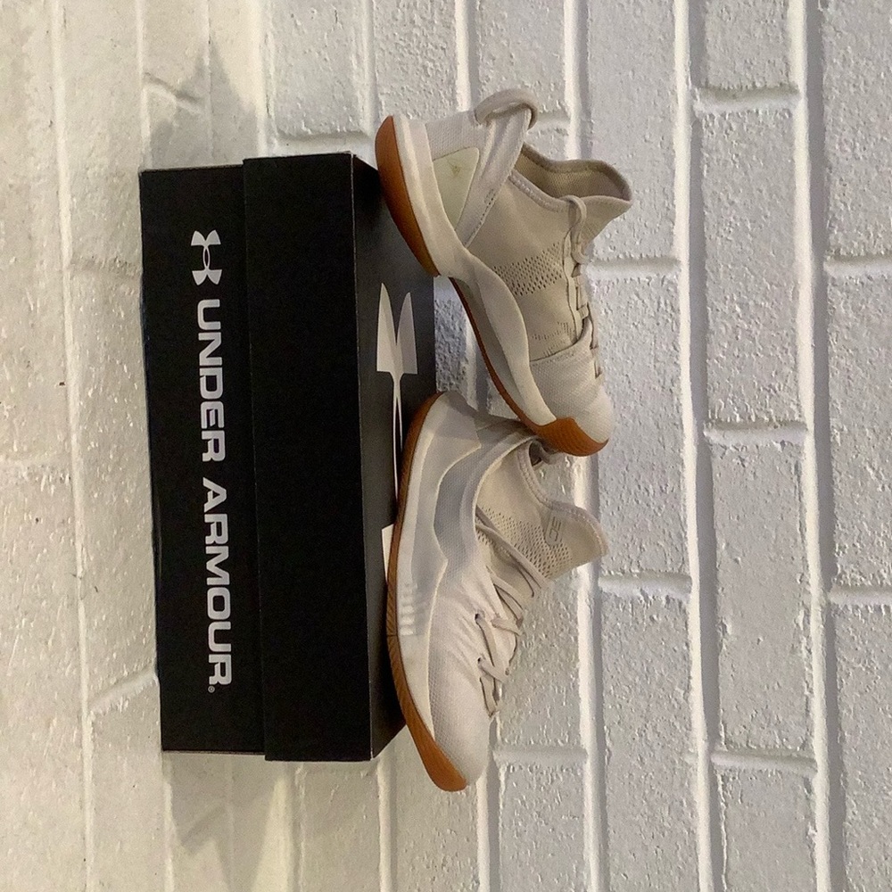 Slightly used Stephen curry basketball shoes